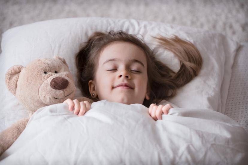 Wie kann man sein Kind  wieder an einen festen Schlafrhythmus gewöhnen?