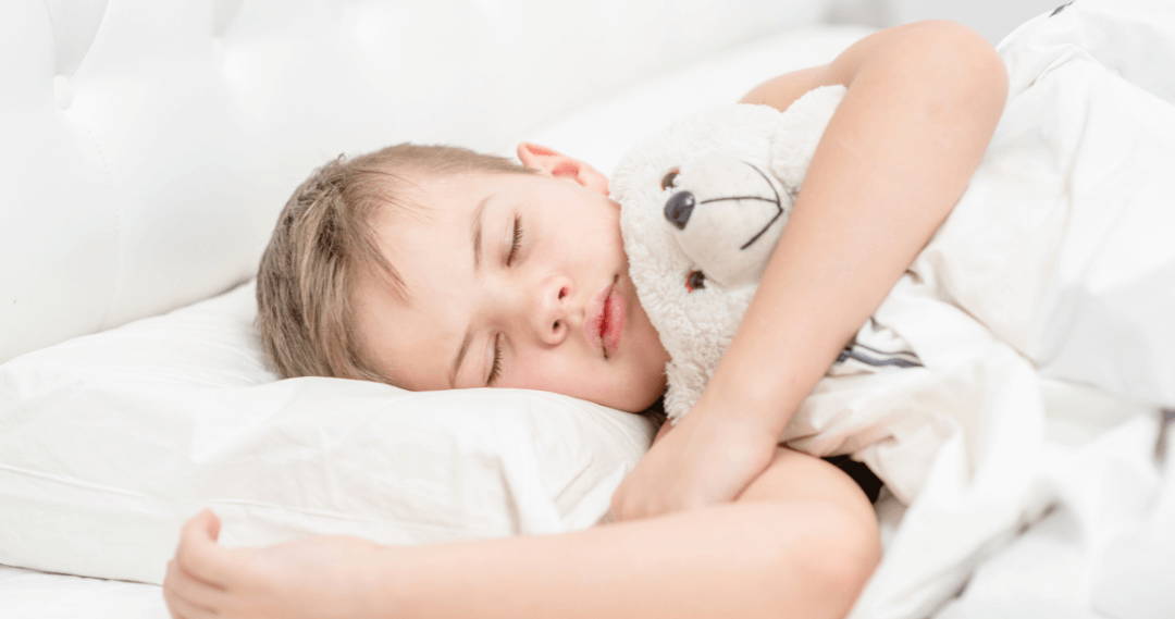 Wie viel Stunden Schlaf braucht mein Kind?